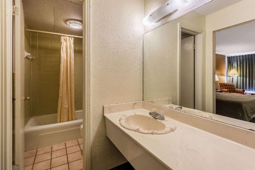 Rodeway Inn Denmark image 28